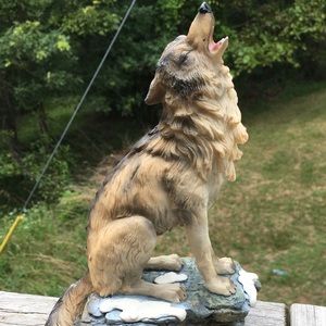 Wolf Figurine Hard Resin VTG NIB